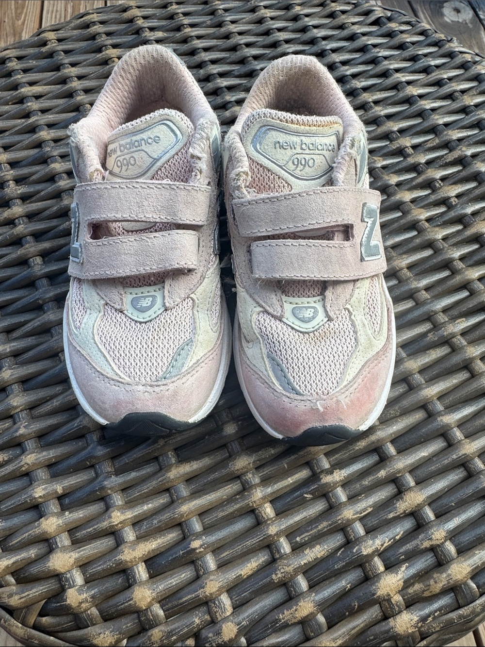 New Balance Kids 990 Velcro Sneakers in Light Pink and Cream